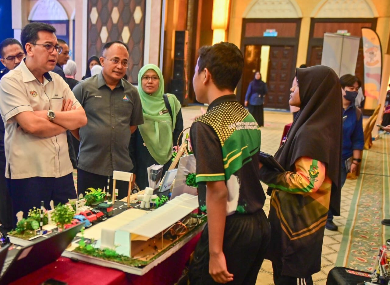 Peran Penting Ibu Bapa dalam Pengawasan Media Sosial Anak