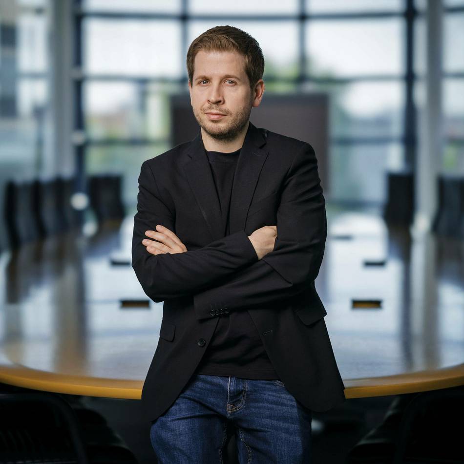 Kevin Kuhnert: Langkah Baru di Dunia Keuangan Pasca Politik