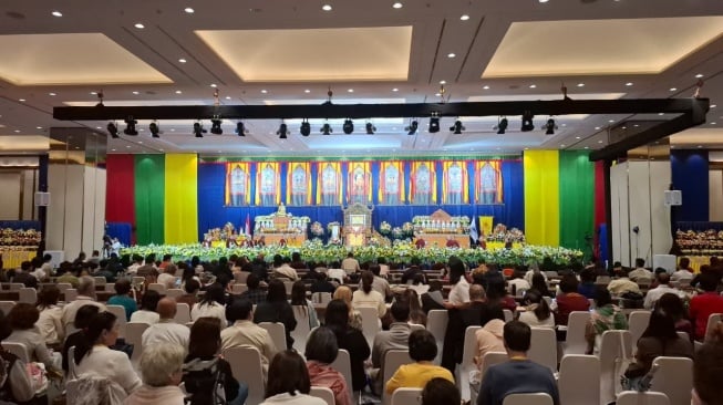 Ribuan Umat Buddha Jakarta Bersatu dalam Keberkahan