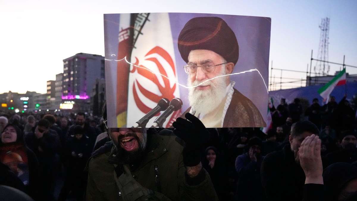 Iran Menuju Era Baru: Siapa Pengganti Chamenei?