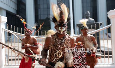 Kontroversi Tanah Papua di Tengah Pesta Babi