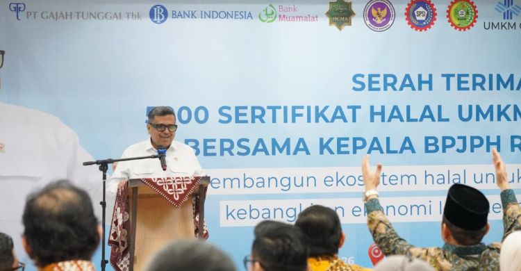 BPJPH Serahkan 5.000 Sertifikat Halal UMK untuk Daya Saing